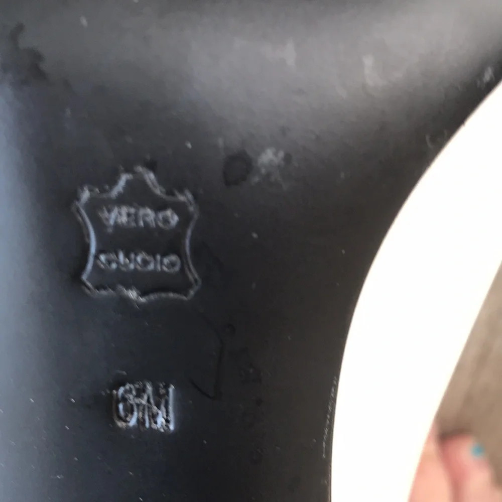 Donald Pliner Laila White Leather Pull On Heel Ankle Boots Size 6M - Picture 10 of 10